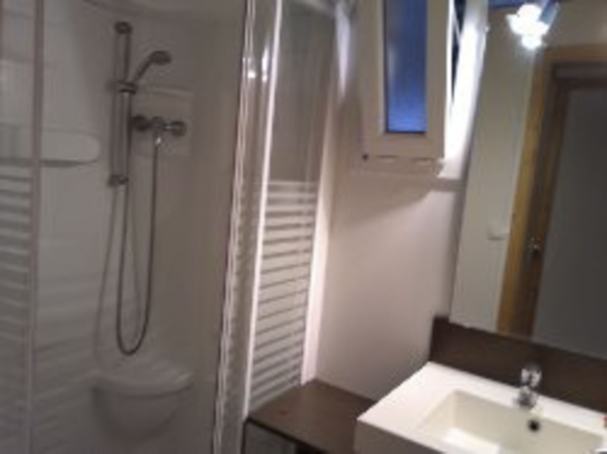 camping-la-campiere-chalet-cyan-E