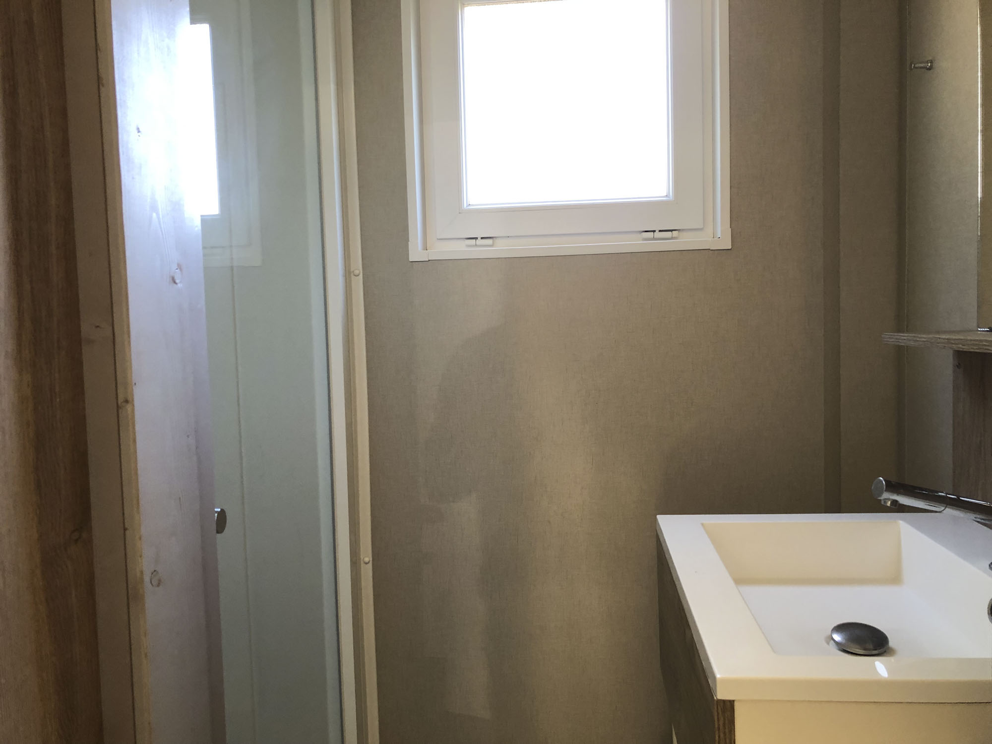 camping-la-campiere-chalet-turquoise-E