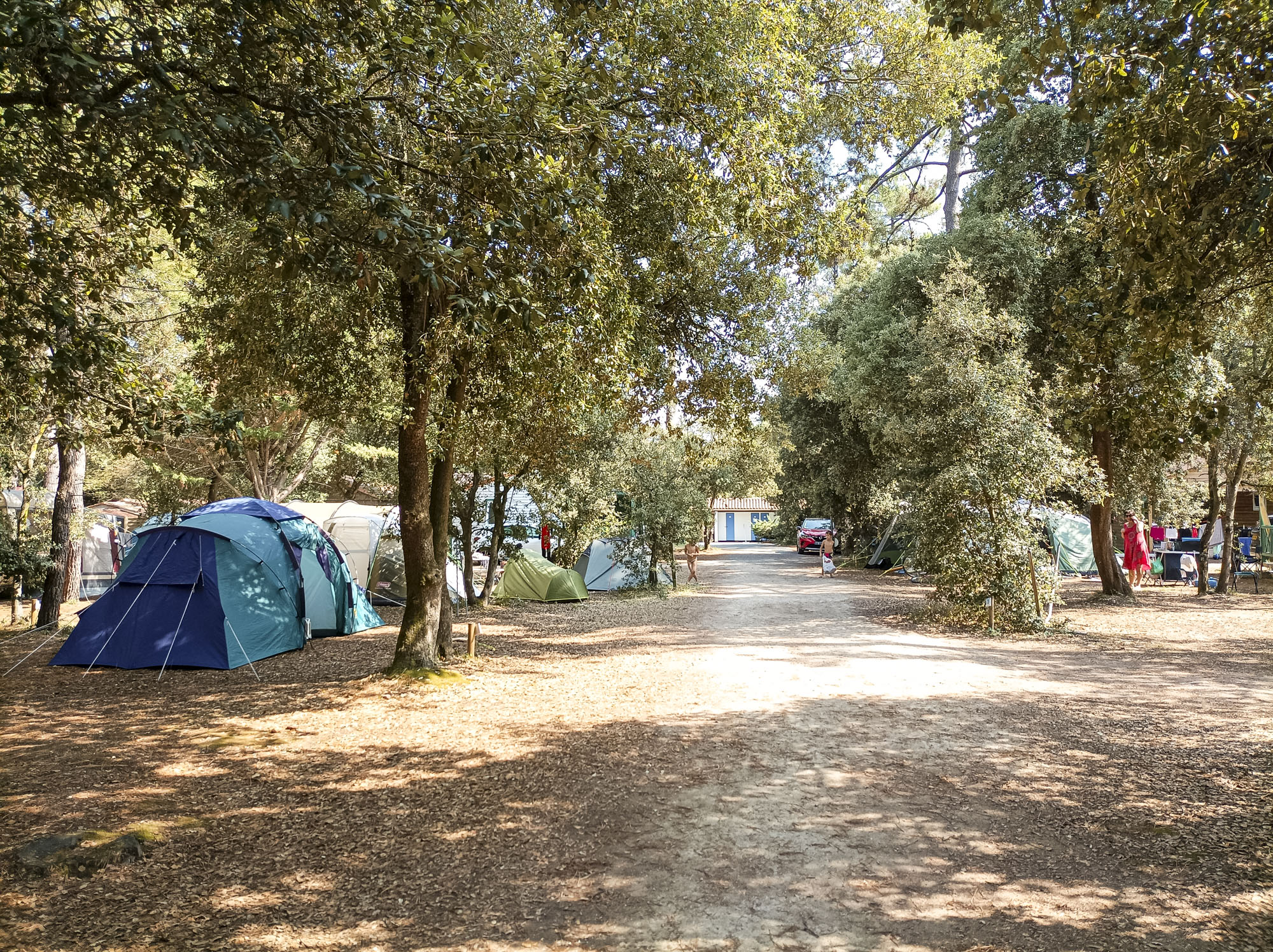 camping-la-campiere-emplacements-pietons